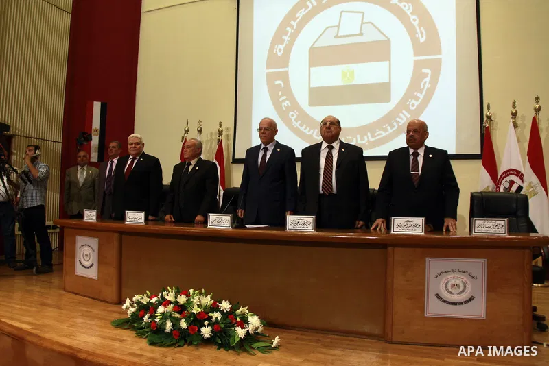 Egyptian judge Anwar Rashad al-Asi (C), head of the presidential election commission, holds a press conference in the capital Cairo on June 3, 2014, in which he announces that Ex-army chief Abdel Fattah al-Sisi won 96.9...