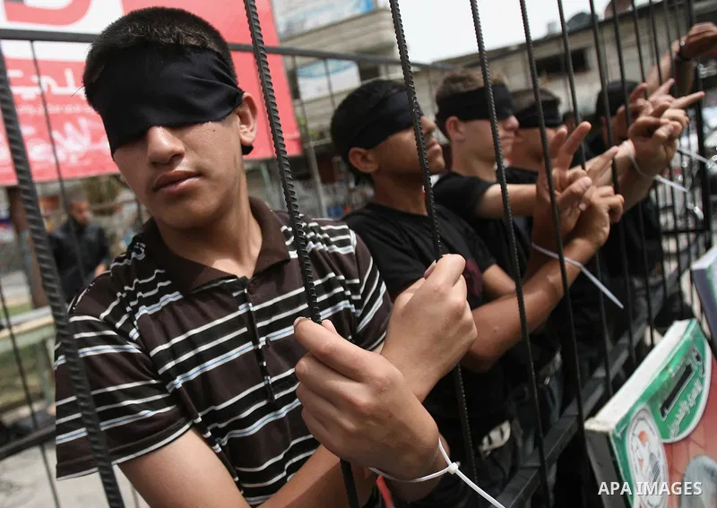 Palestinians take part a protest to solidarity with Palestinian prisoners held in Israeli jails, in Rafah in the southern Gaza strip June 04, 2014. About 120 Palestinians imprisoned without trial in Israel on an open hun...