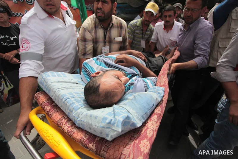 Palestinians take part a protest to solidarity with Palestinian prisoners held in Israeli jails, in Gaza city June 04, 2014. About 120 Palestinians imprisoned without trial in Israel on an open hunger strike, and only sa...
