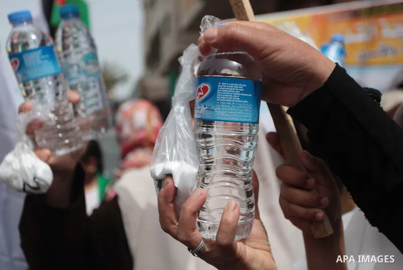 Palestinians take part a protest to solidarity with Palestinian prisoners held in Israeli jails, in Gaza city June 04, 2014. About 120 Palestinians imprisoned without trial in Israel on an open hunger strike, and only sa...