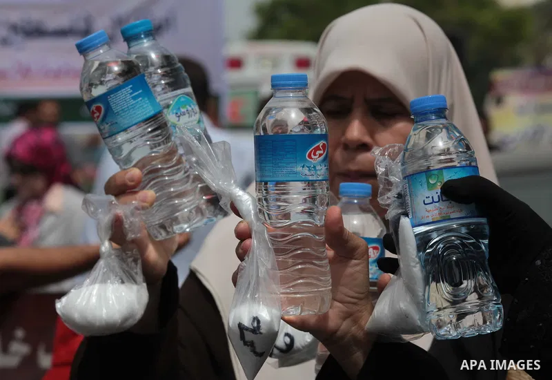 Palestinians take part a protest to solidarity with Palestinian prisoners held in Israeli jails, in Gaza city June 04, 2014. About 120 Palestinians imprisoned without trial in Israel on an open hunger strike, and only sa...