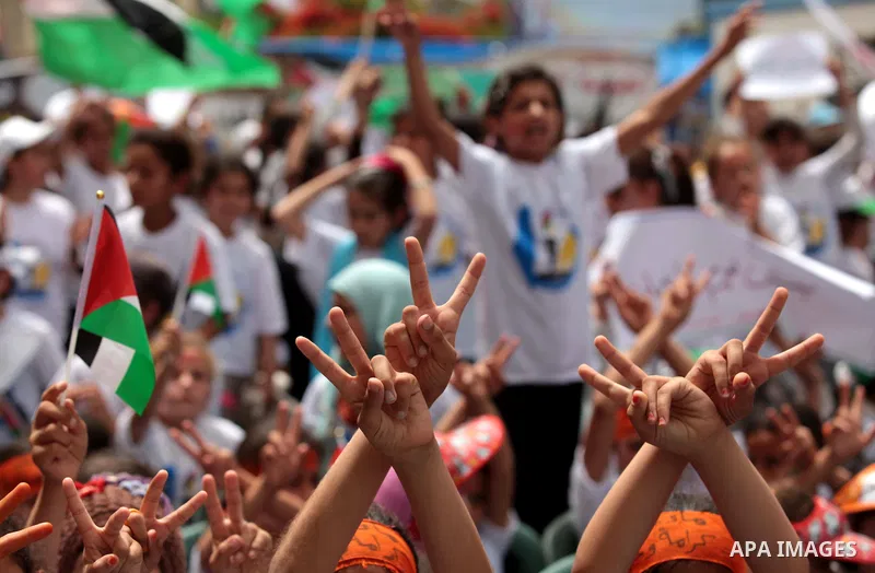 Palestinians take part a protest to solidarity with Palestinian prisoners held in Israeli jails, in Gaza city June 04, 2014. About 120 Palestinians imprisoned without trial in Israel on an open hunger strike, and only sa...