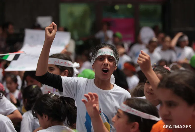 Palestinians take part a protest to solidarity with Palestinian prisoners held in Israeli jails, in Gaza city June 04, 2014. About 120 Palestinians imprisoned without trial in Israel on an open hunger strike, and only sa...