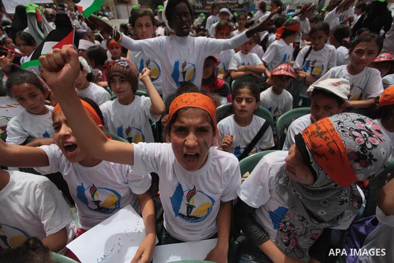 Palestinians take part a protest to solidarity with Palestinian prisoners held in Israeli jails, in Gaza city June 04, 2014. About 120 Palestinians imprisoned without trial in Israel on an open hunger strike, and only sa...