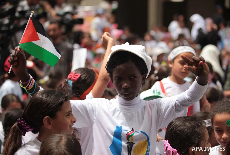 Palestinians take part a protest to solidarity with Palestinian prisoners held in Israeli jails, in Gaza city June 04, 2014. About 120 Palestinians imprisoned without trial in Israel on an open hunger strike, and only sa...