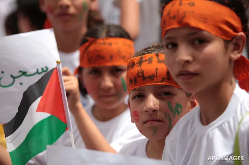 Palestinians take part a protest to solidarity with Palestinian prisoners held in Israeli jails, in Gaza city June 04, 2014. About 120 Palestinians imprisoned without trial in Israel on an open hunger strike, and only sa...
