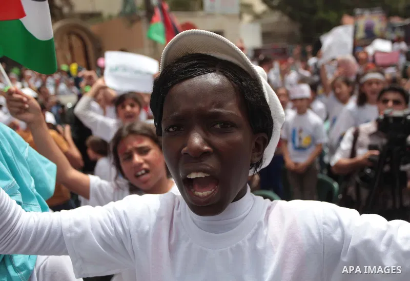 Palestinians take part a protest to solidarity with Palestinian prisoners held in Israeli jails, in Gaza city June 04, 2014. About 120 Palestinians imprisoned without trial in Israel on an open hunger strike, and only sa...