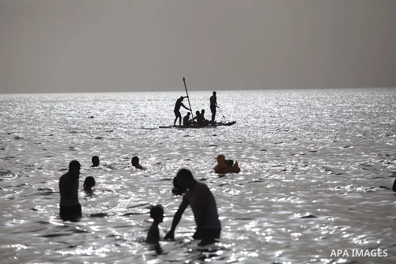 Palestinians enjoy a hot day at the beach of Gaza City on June 04, 2014. Photo by Ashraf Amra