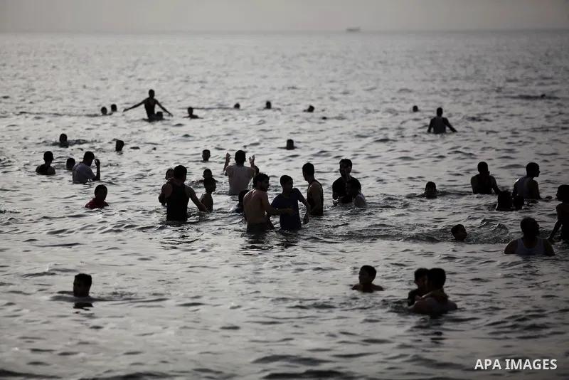 Palestinians enjoy a hot day at the beach of Gaza City on June 04, 2014. Photo by Ashraf Amra
