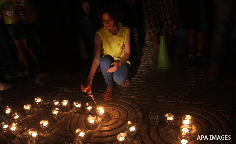 A Palestinian girl lights candles during a protest in solidarity with prisoners on hunger strike, in Gaza City June 5, 2014. Some 120 Palestinians jailed without trial in Israel have been on an open-ended hunger strike,...