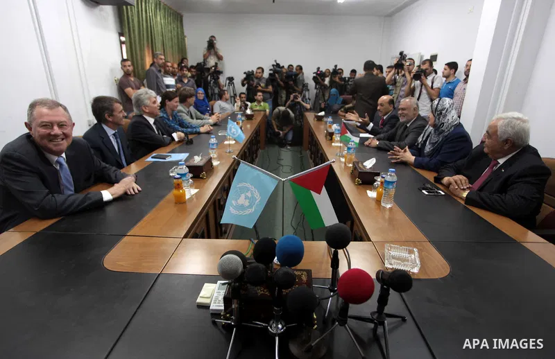 Ministers of unity government in Gaza Strip, meet with the special envoy of the United Nations in the Middle East, Robert Serry, in Gaza City on June 08, 2014. Photo by Ashraf Amra