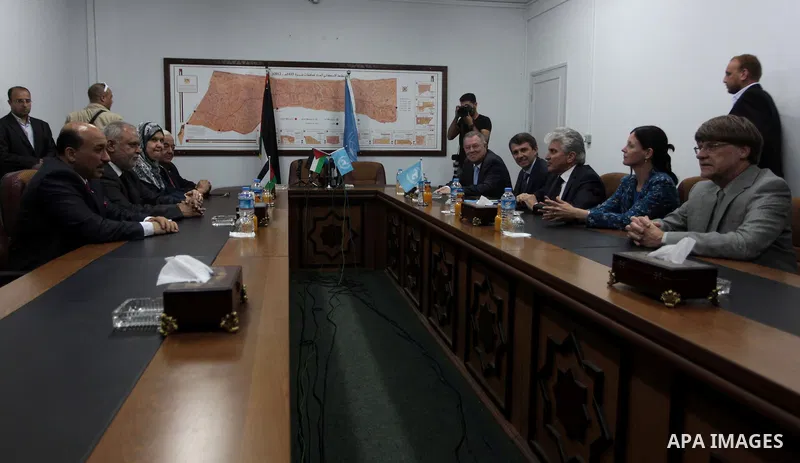 Ministers of unity government in Gaza Strip, meet with the special envoy of the United Nations in the Middle East, Robert Serry, in Gaza City on June 08, 2014. Photo by Ashraf Amra