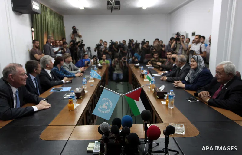 Ministers of unity government in Gaza Strip, meet with the special envoy of the United Nations in the Middle East, Robert Serry, in Gaza City on June 08, 2014. Photo by Ashraf Amra