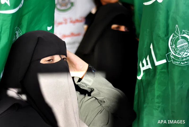 Palestinian women take part in a demonstration in support of 125 Palestinian prisoners detained in Israeli jails and who have been on hunger strike for six weeks, outside Red Cross office, in Gaza City on June 09, 2014....