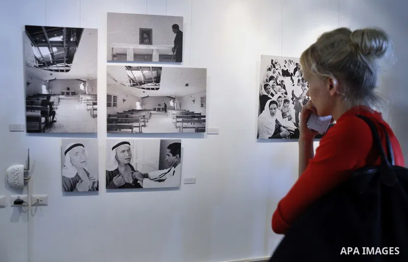 A foreign woman takes part in the opening ceremony of the UNRWA gallery archive, in Gaza City on June 10, 2014. The gallery organized by the United Nations Relief and Works Agency (UNRWA) digitized to preserve a record o...