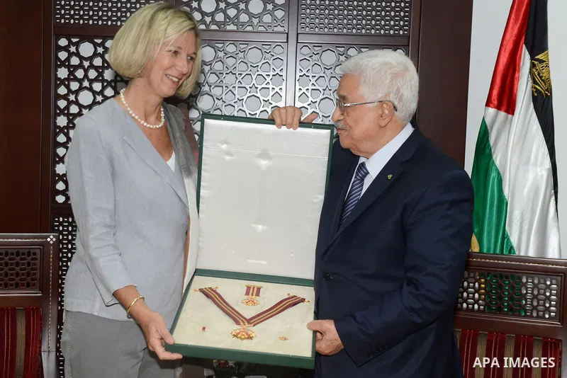 Palestinian President Mahmoud Abbas (Abu Mazen) gives the representative of Kingdom of the Netherlands Brigitta Tazelr, Sam star of Jerusalem from the middle class in the West Bank city of Ramallah, on June 14, 2014. Pho...