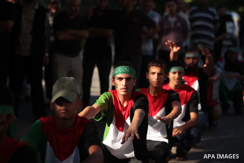 Palestinian children chant during a rally in solidarity with the hunger-striking Palestinian prisoners held by Israel, in Jabalia refugee camp in the northern Gaza Strip, June 24, 2014. Nearly 300 Palestinian prisoners h...