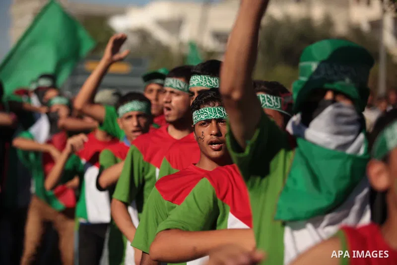 Palestinian children chant during a rally in solidarity with the hunger-striking Palestinian prisoners held by Israel, in Jabalia refugee camp in the northern Gaza Strip, June 24, 2014. Nearly 300 Palestinian prisoners h...