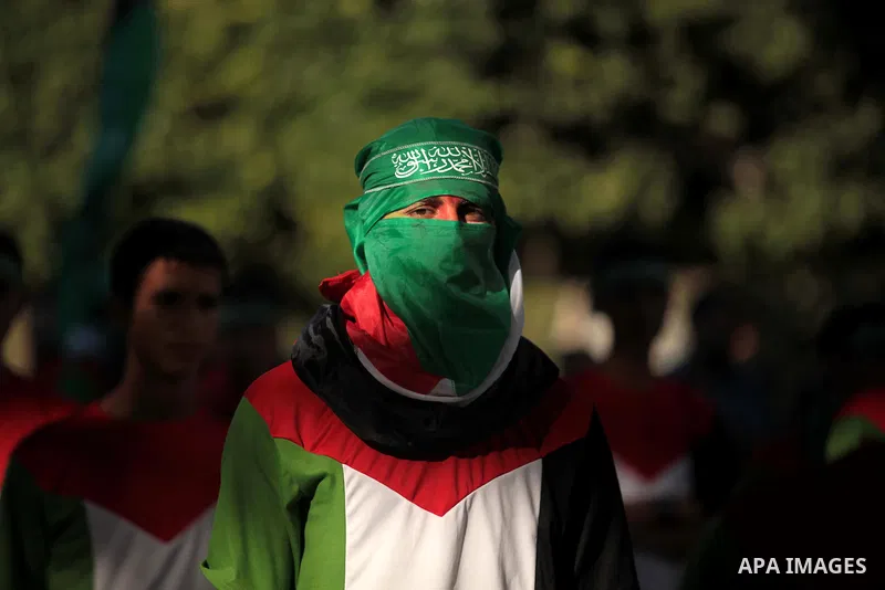 Palestinian children chant during a rally in solidarity with the hunger-striking Palestinian prisoners held by Israel, in Jabalia refugee camp in the northern Gaza Strip, June 24, 2014. Nearly 300 Palestinian prisoners h...