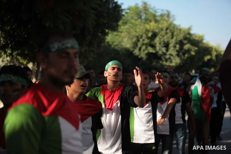 Palestinian children chant during a rally in solidarity with the hunger-striking Palestinian prisoners held by Israel, in Jabalia refugee camp in the northern Gaza Strip, June 24, 2014. Nearly 300 Palestinian prisoners h...