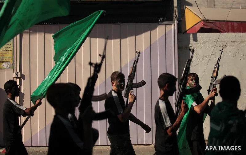 Palestinian children hold weapons during a rally in solidarity with the hunger-striking Palestinian prisoners held by Israel, in Jabalia refugee camp in the northern Gaza Strip, June 24, 2014. Nearly 300 Palestinian pris...