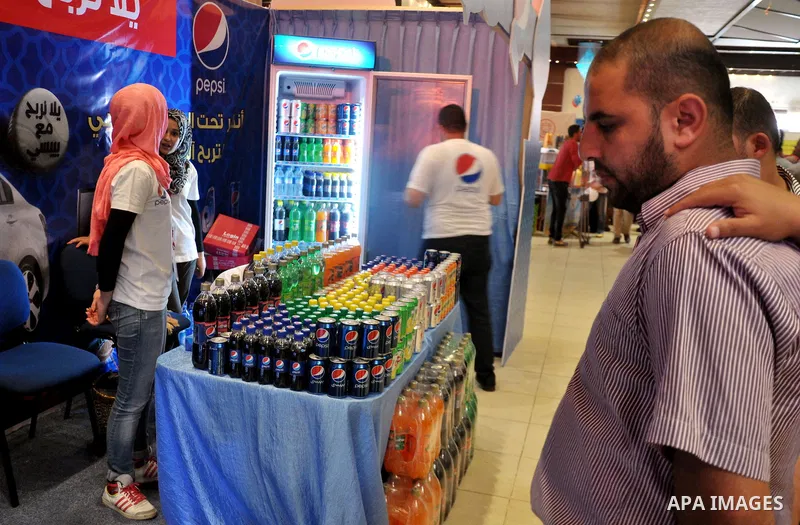 Palestinians take part in the Palestinian food exhibition, organized by the general union of Palestinian industries, in Gaza City on June 25, 2014. Photo by Mohammed Talatene