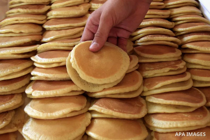 A Palestinian sweet maker prepares pancake called "katayef" on the First day of Ramadan, the holy fasting month, in the West Bank city of Ramallah on June 29, 2014. Muslim believers abstain from eating, drinking, smoking...