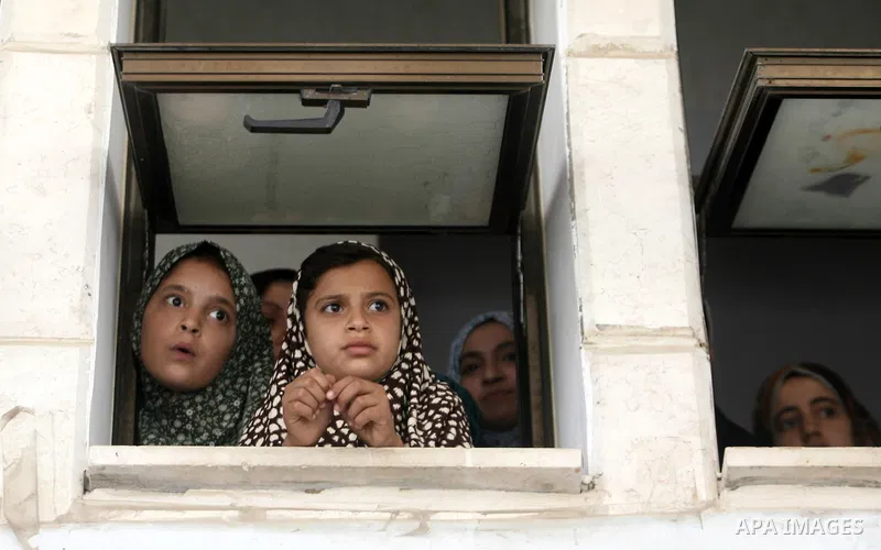 Palestinian girls look at the body of a Hamas gunman Mohammed Ebeid during his funeral in Deir El-Balah in the central Gaza Strip June 30, 2014. Israeli forces attacked militant targets in the Gaza Strip on Sunday, killi...