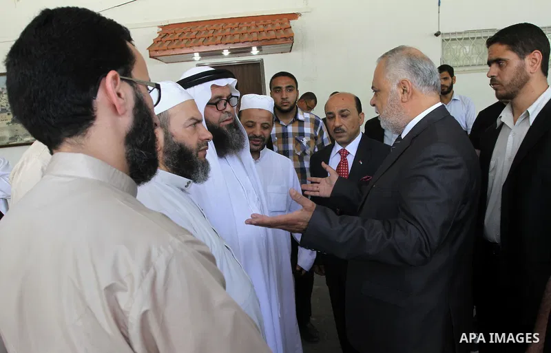 Palestinian ministers of unity government in Gaza Strip meet with the aid convoy of "Miles of Smiles" in Gaza city June 30, 2014. Photo by Mohammed Asad