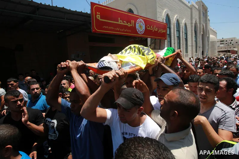 Mourners carry the body of Palestinian youth Yousef Abu Zagha, 20, during his funeral at the Jenin refugee camp, in Jenin, West Bank, 01 July 2014. Media reports citing locals and medics reports state the Israeli forces...
