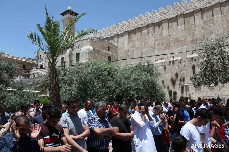 Palestinian muslims attend Friday prayers, the first of Islam's holy month of Ramadan, at Ibrahimi mosque "Sanctuary of Abraham", in the West Bank City of Hebron July 04, 2014. Photo by Mamoun Wazwaz