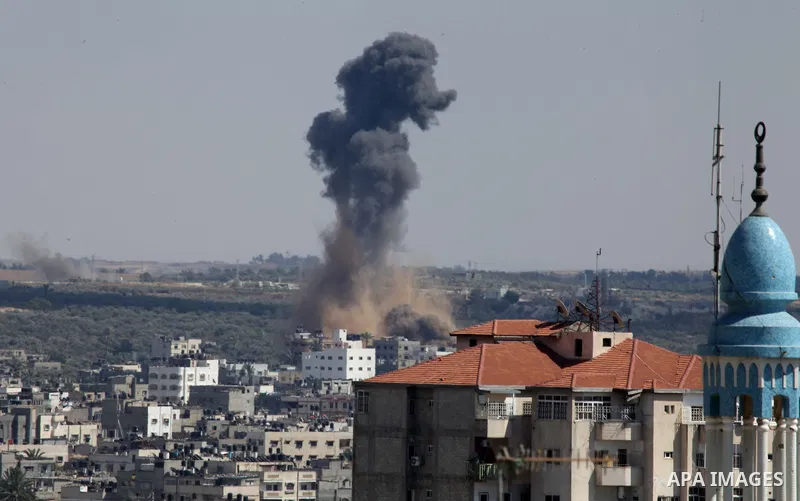 A picture taken in July 14, 2014 shows smoke rising after an Israeli air strike in Gaza City. Israeli forces on Saturday pressed ahead with a ground offensive in the Gaza Strip, where Palestinian militants kept firing ro...