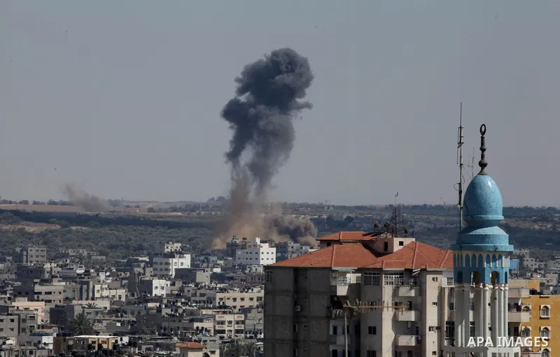 A picture taken in July 14, 2014 shows smoke rising after an Israeli air strike in Gaza City. Israeli forces on Saturday pressed ahead with a ground offensive in the Gaza Strip, where Palestinian militants kept firing ro...