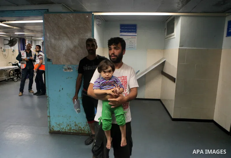 Palestinians and medics carry a boy, who medics said was wounded in Israeli shelling, at a hospital in Gaza City July 20, 2014. Israel said on Sunday it had expanded its ground offensive in Gaza and militants kept up roc...