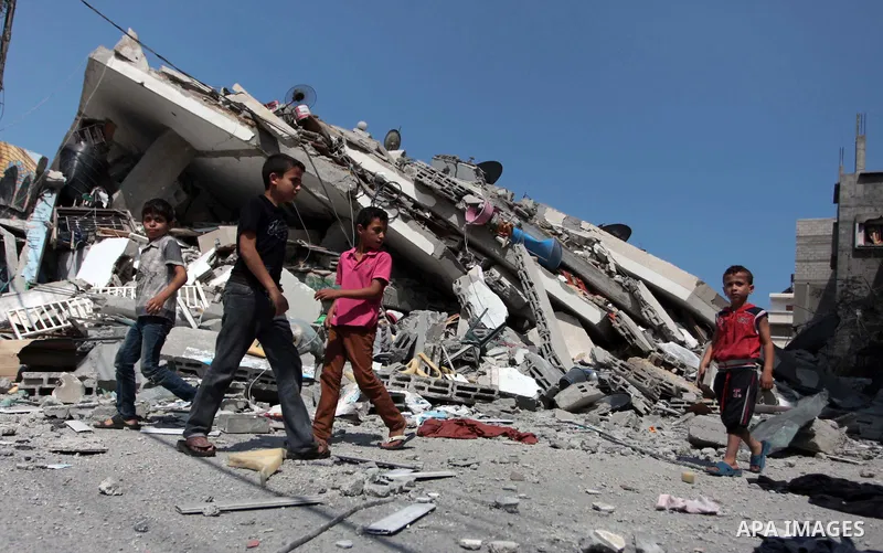 Palestinians search in the rubble of a residential building, which police said was destroyed in an Israeli air strike, in Gaza City July 22, 2014. Israel kept up its assaults in the Gaza Strip on Tuesday, killing three P...