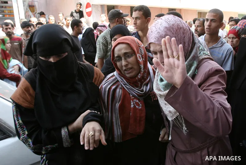 A Palestinian woman, who medics said was wounded by an Israeli air strike, arrives at a hospital in Khan Younis in the southern Gaza Strip July 24, 2014. Israel won a partial reprieve from the economic pain of its Gaza w...