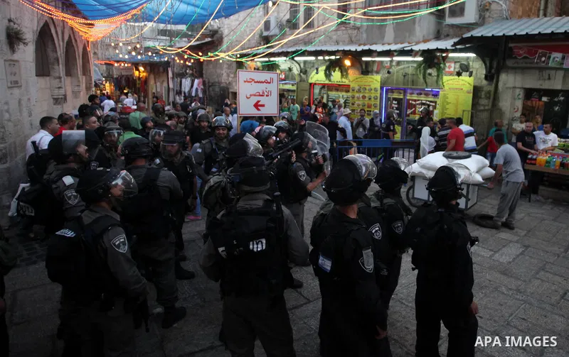 Israeli policemen stand guard as they barring entrance to the al-Aqsa mosque to men younger than 50 years, to mark Laylat al-Qadr, or Night of Destiny, in Jerusalem's Old City on July 24, 2014. On Friday, dozens of Pales...