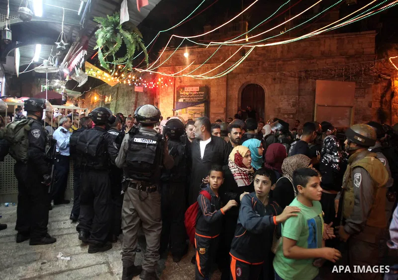 Israeli policemen stand guard as they barring entrance to the al-Aqsa mosque to men younger than 50 years, to mark Laylat al-Qadr, or Night of Destiny, in Jerusalem's Old City on July 24, 2014. On Friday, dozens of Pales...