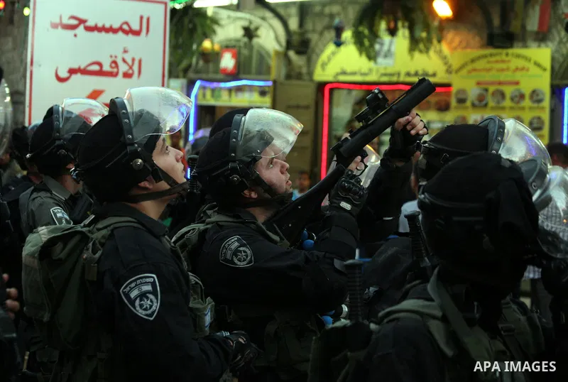 Israeli policemen stand guard as they barring entrance to the al-Aqsa mosque to men younger than 50 years, to mark Laylat al-Qadr, or Night of Destiny, in Jerusalem's Old City on July 24, 2014. On Friday, dozens of Pales...