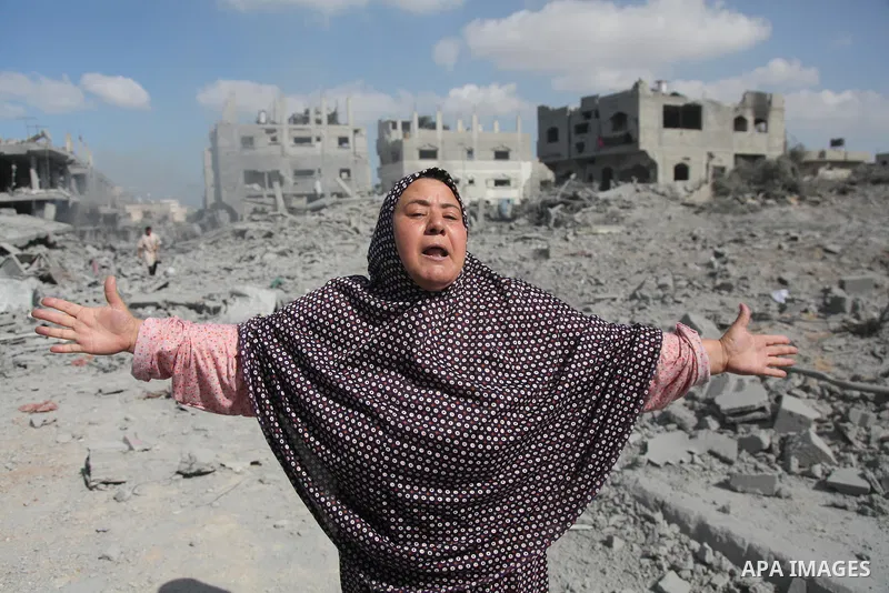 A Palestinian woman reacts at seeing destroyed homes in the northern district of Beit Hanun in the Gaza Strip during an humanitarian truce on July 26, 2014. Palestinians retrieved dozens of bodies from the rubble of Gaza...