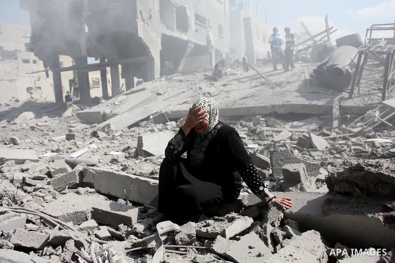 A Palestinian woman reacts at seeing destroyed homes in the northern district of Beit Hanun in the Gaza Strip during an humanitarian truce on July 26, 2014. Palestinians retrieved dozens of bodies from the rubble of Gaza...