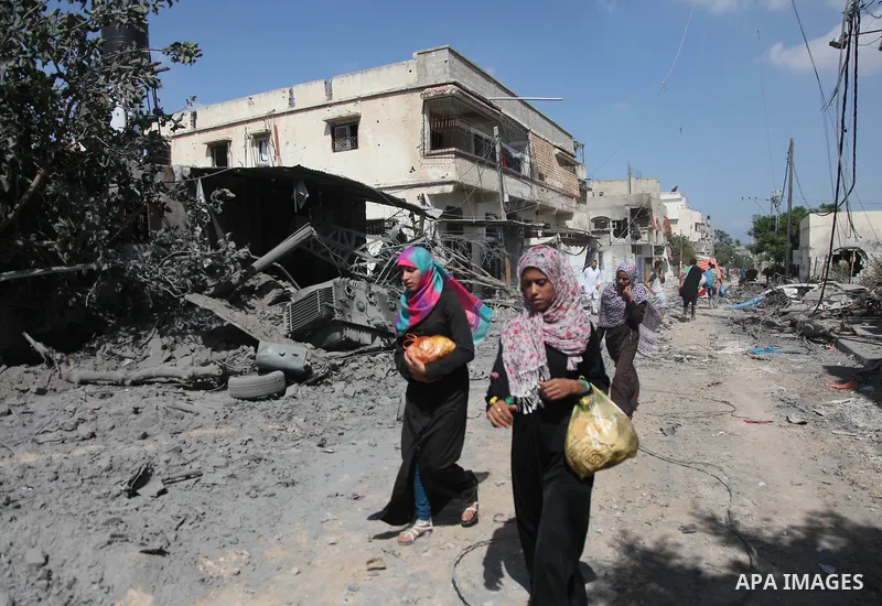 Palestinian return to check their homes and businesses in the northern district of Beit Hanun in the Gaza Strip during an humanitarian truce on July 26, 2014. The bodies of at least another 35 Palestinians were recovered...