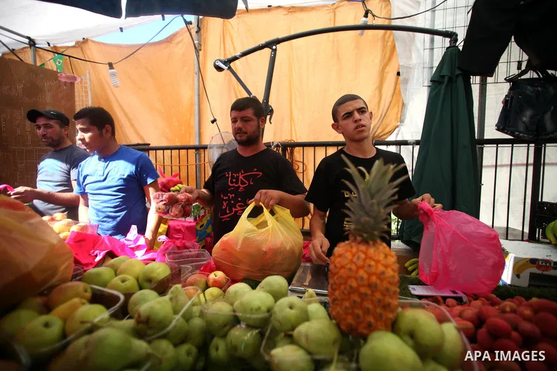 Palestinians shop for preparation for the upcoming Eid al-Fitr festival, at a market in Jerusalem on July 27, 2014. Eid al-Fitr festival is welcomed as a sad Eid between Palestinians as Israeli forces renewed it's raids...