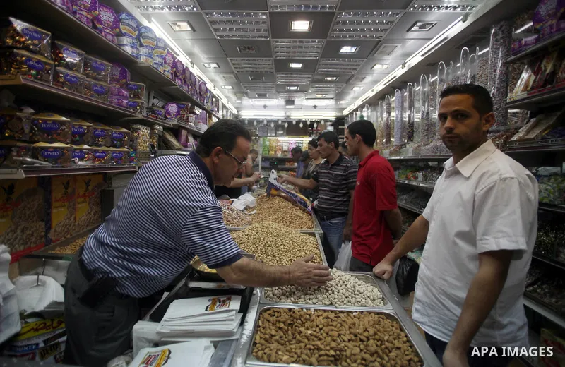 Palestinians shop for preparation for the upcoming Eid al-Fitr festival, at a market in Jerusalem on July 27, 2014. Eid al-Fitr festival is welcomed as a sad Eid between Palestinians as Israeli forces renewed it's raids...