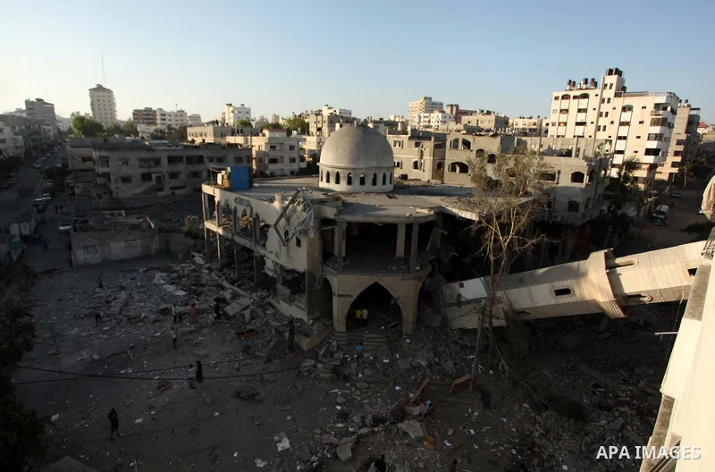 A general view shows the collapsed minaret of a destroyed mosque in Gaza City, on July 30 2014 after it was hit in an overnight Israeli strike. Israeli bombardments killed "dozens" of Palestinians in Gaza, including at l...