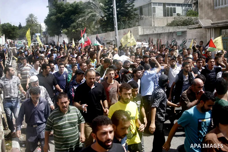 Palestinians carry the bodies Palestinian killed in Israeli strike, during their funeral in Gaza city, July 30, 2014. Israeli bombardments early on July 30 killed "dozens" of Palestinians in Gaza, including at least 16 a...