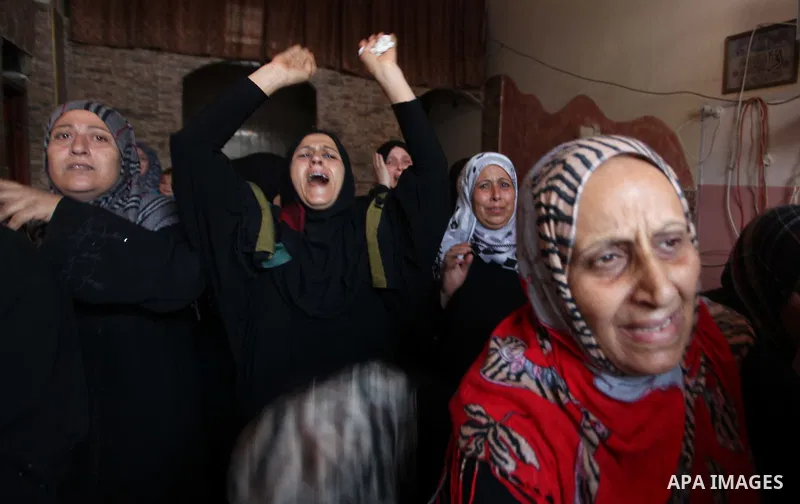 Palestinian relatives of Mohammed al-Daeri, 25, mourn during his funeral in Gaza City on July 31, 2014. At least 10 people were killed in Israeli strikes on central and southern Gaza bringing the Palestinian death toll t...