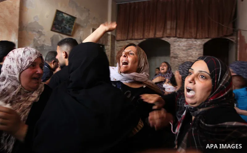 Palestinian relatives of Mohammed al-Daeri, 25, mourn during his funeral in Gaza City on July 31, 2014. At least 10 people were killed in Israeli strikes on central and southern Gaza bringing the Palestinian death toll t...