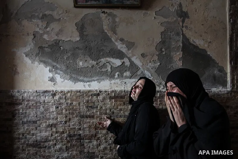 Palestinian relatives of Mohammed al-Daeri, 25, mourn during his funeral in Gaza City on July 31, 2014. At least 10 people were killed in Israeli strikes on central and southern Gaza bringing the Palestinian death toll t...