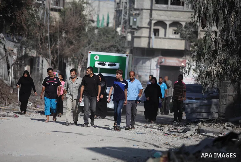 Palestinians who were displaced from their houses due fighting between Israel's army and Hamas fighters return to check their homes in Gaza City's Shejaiya neighbourhood, on August 1, 2014. Israeli shelling killed eight...